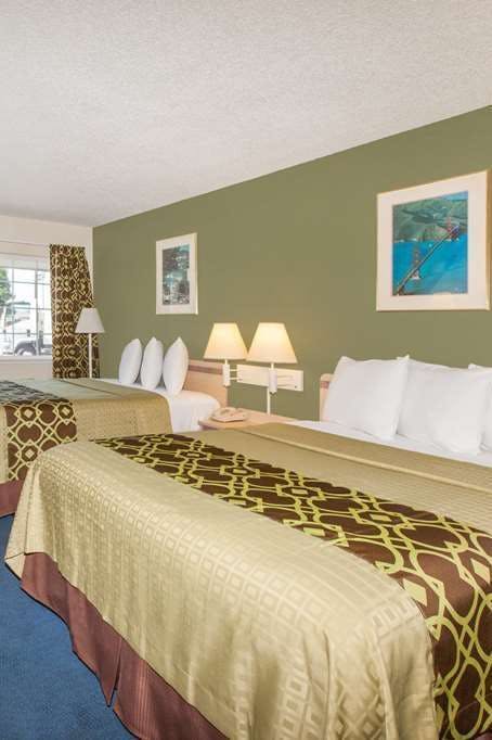 Hotel Travelodge by Wyndham Los Banos CA photo 2