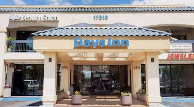 Days Inn & Suites by Wyndham Artesia