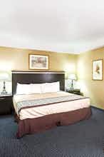Hotel Days Inn & Suites by Wyndham Artesia photo 1