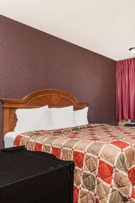 Hotel Days Inn by Wyndham Anderson IN photo 1