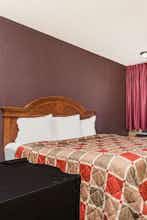 Hotel Days Inn by Wyndham Anderson IN photo 1