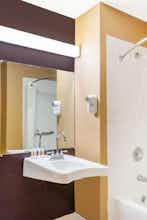 Hotel Days Inn by Wyndham Anderson IN photo 4