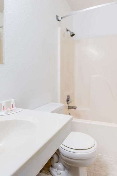 Hotel Super 8 by Wyndham Burlington photo 4