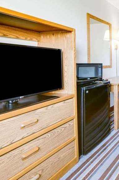 Hotel Super 8 by Wyndham Burlington photo 3