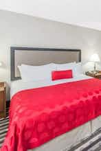 Hotel Ramada Springfield North photo 1