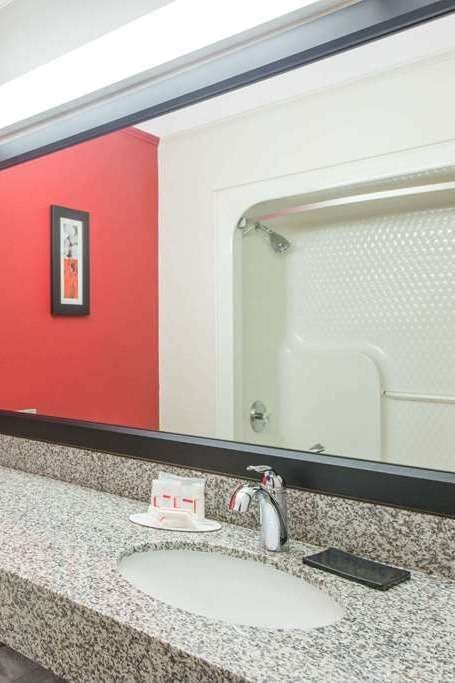 Hotel Ramada by Wyndham Springfield North photo 5