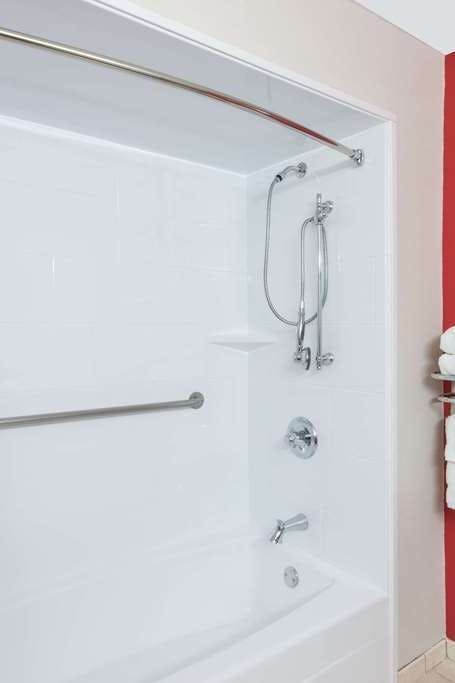 Hotel Ramada by Wyndham Springfield North photo 4