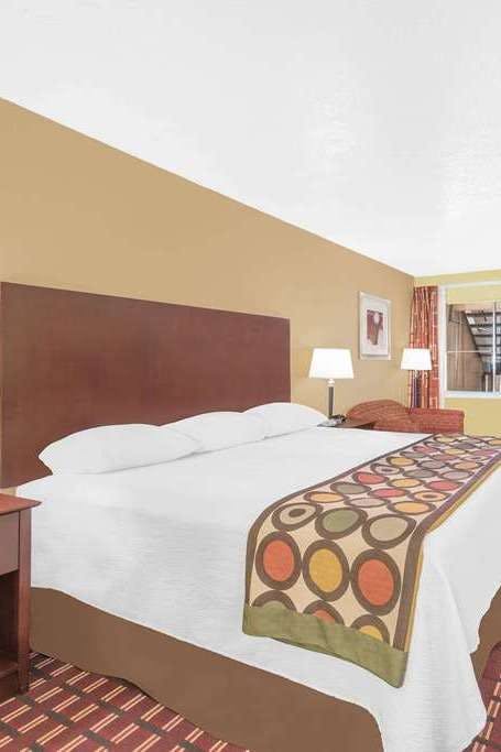 Hotel Super 8 by Wyndham Kerrville TX photo 1