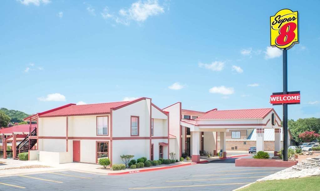 Super 8 by Wyndham Kerrville TX