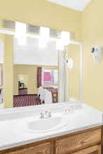 Hotel Super 8 by Wyndham Kerrville TX photo 4