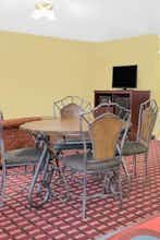 Hotel Super 8 by Wyndham Kerrville TX photo 5