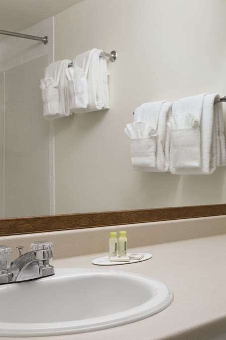 Hotel Travelodge by Wyndham Calgary South photo 4