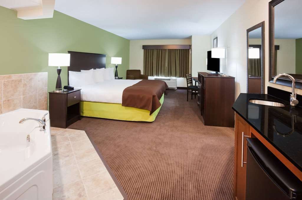 Hotel AmericInn by Wyndham DeWitt photo 5