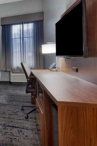 Hotel La Quinta Inn Ste NE St Pete photo 4