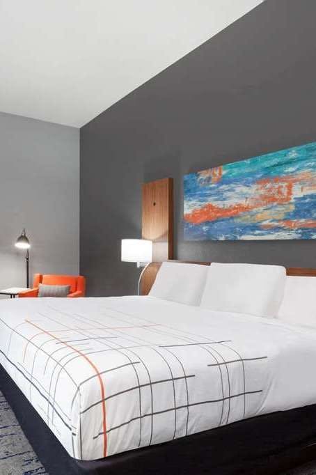 Hotel La Quinta Inn Ste NE St Pete photo 1