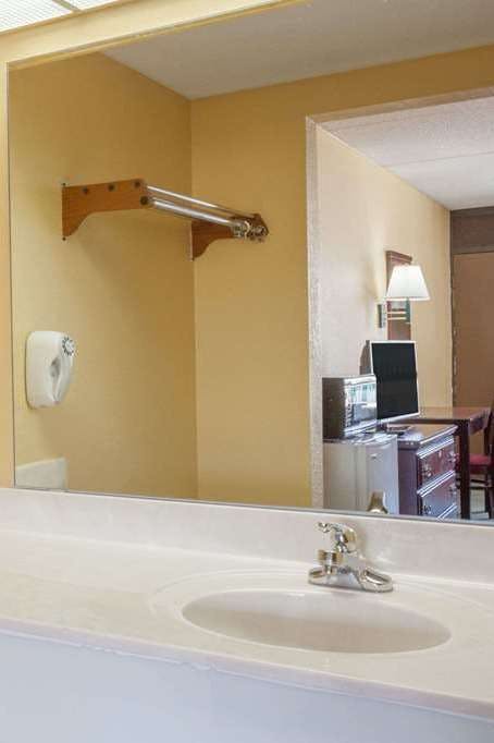 Hotel Days Inn by Wyndham Nashville Saint Thomas West Hospital photo 4