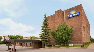 Days Inn by Wyndham Renfrew Conference Centre