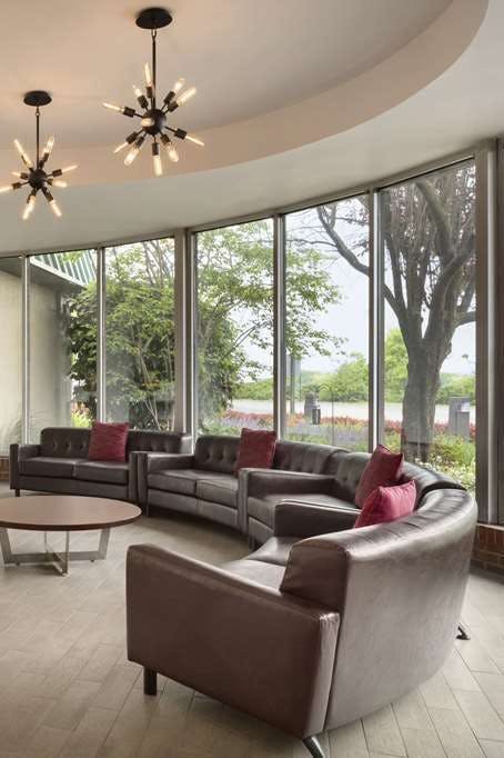 Hotel Ramada by Wyndham Beaver Falls photo 2