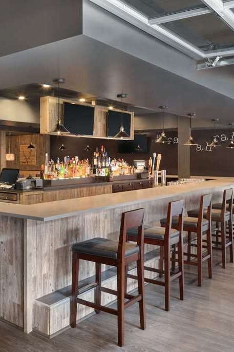 Hotel Ramada by Wyndham Beaver Falls photo 3