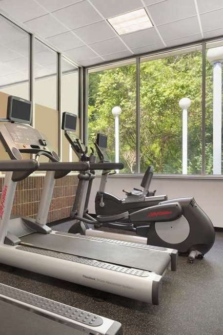 Hotel Ramada by Wyndham Beaver Falls photo 5