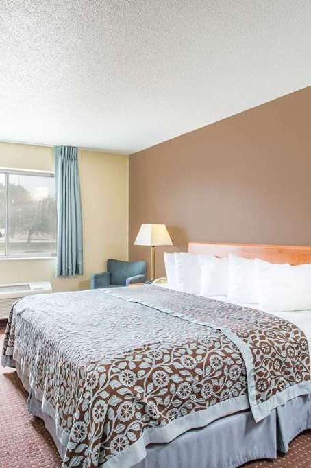 Hotel Days Inn Evansdale photo 1