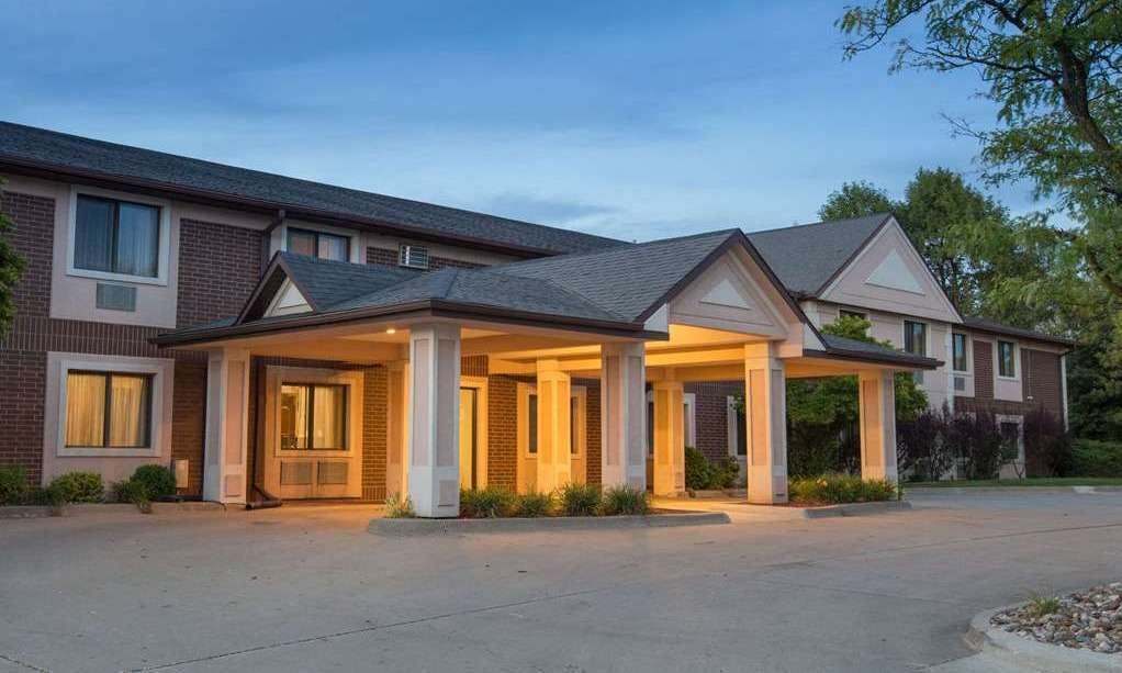 Super 8 by Wyndham Clive IA