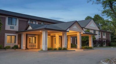 Super 8 by Wyndham Clive IA