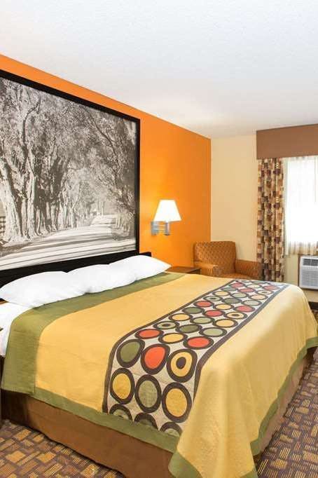 Hotel Super 8 by Wyndham Clive IA photo 1