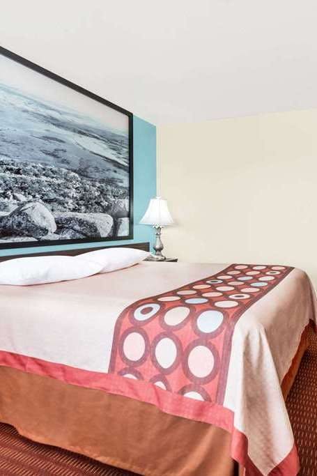 Hotel Super 8 by Wyndham Midwest City OK photo 1