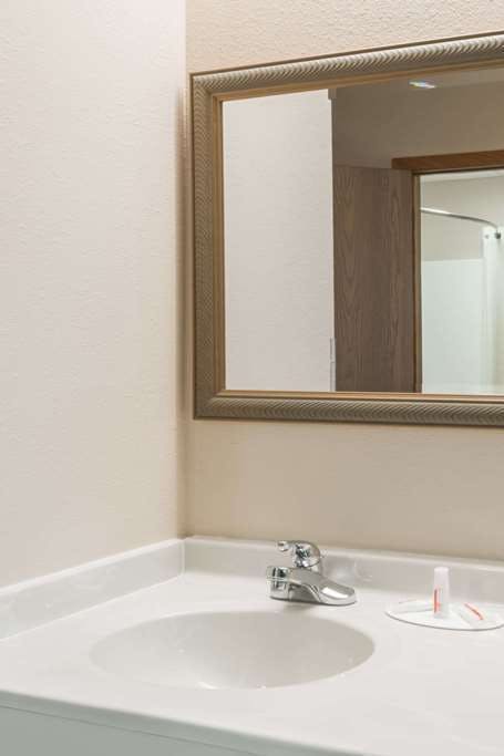 Hotel Super 8 Mt Carmel photo 5