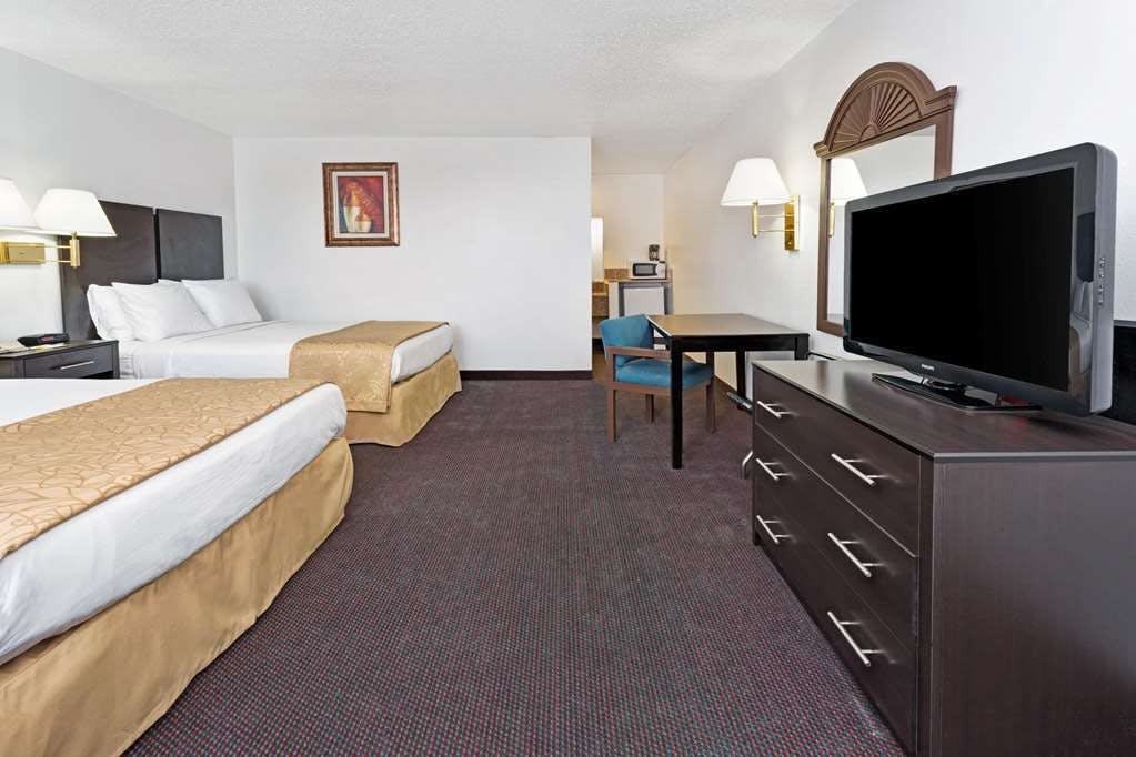 Hotel Days Inn & Suites by Wyndham Santa Rosa photo 3