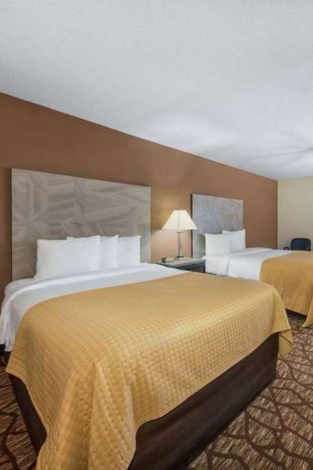 Hotel Baymont I S Lawrence photo 2