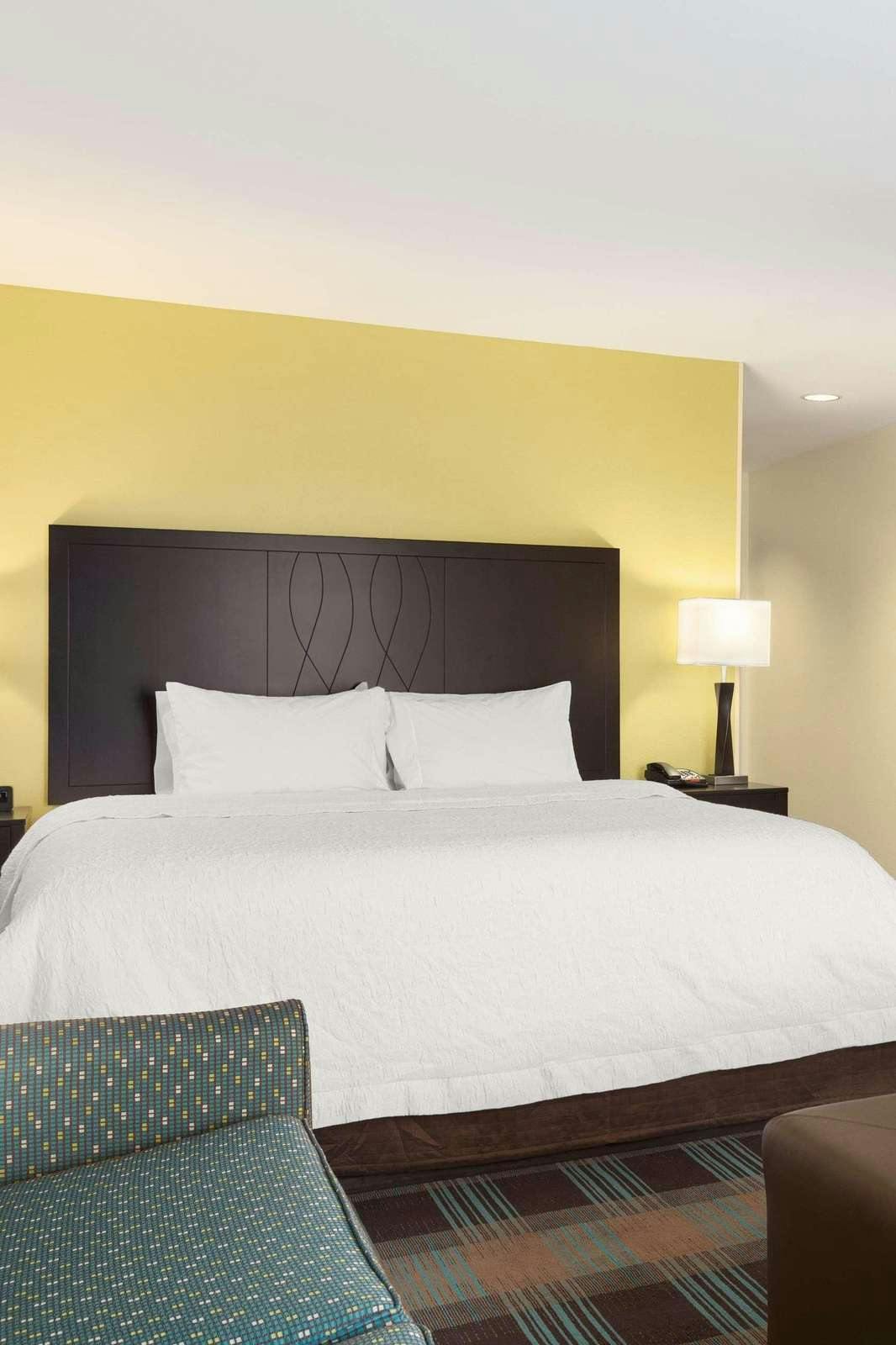 Hotel Hampton Inn Fairmont photo 2