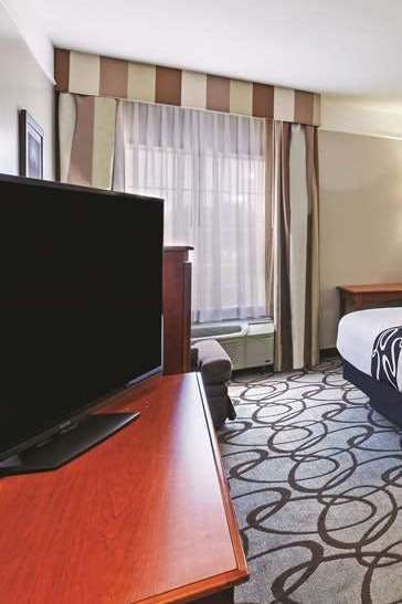 Hotel La Quinta Inn & Suites by Wyndham Granbury photo 3