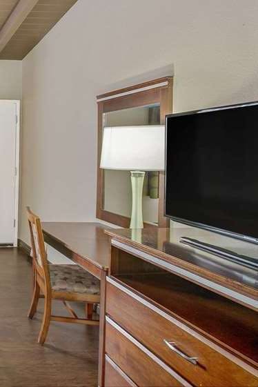 Hotel Super 8 by Wyndham Culver photo 4