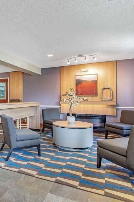 Hotel Microtel Inn & Suites by Wyndham Lillington / Campbell Univ photo 5