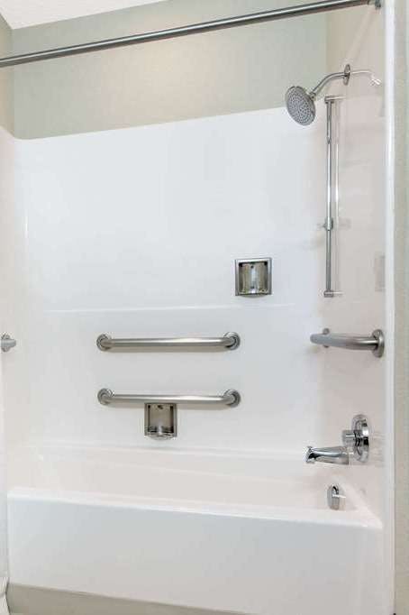 Hotel Microtel Inn & Suites by Wyndham Lillington / Campbell Univ photo 4