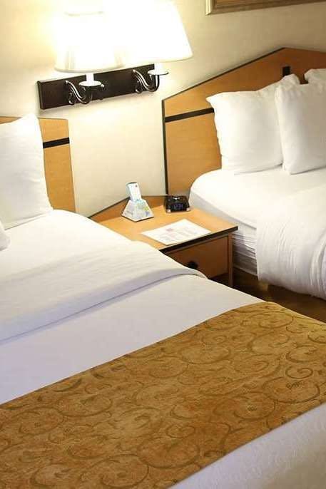 Hotel AmericInn by Wyndham Denver Airport photo 2