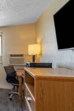 Hotel Super 8 Cheyenne WY photo 2