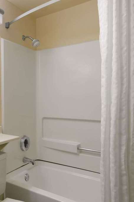 Hotel Super 8 Cheyenne WY photo 4