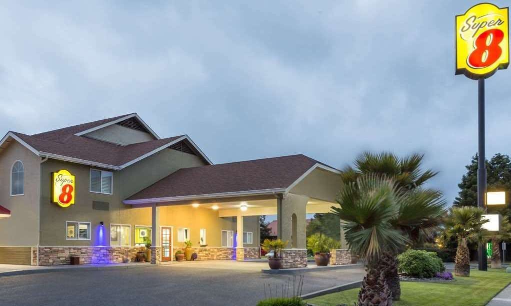 Super 8 by Wyndham Fortuna