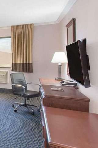 Hotel Days Inn by Wyndham Indio photo 3