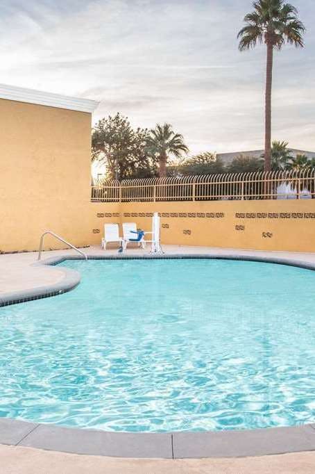 Hotel Days Inn by Wyndham Indio photo 5