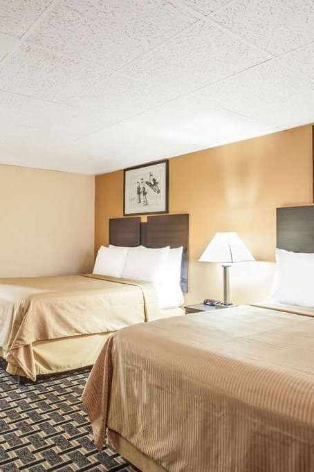 Hotel Travelodge by Wyndham South Burlington photo 2