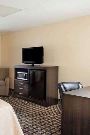 Hotel Travelodge by Wyndham South Burlington photo 3
