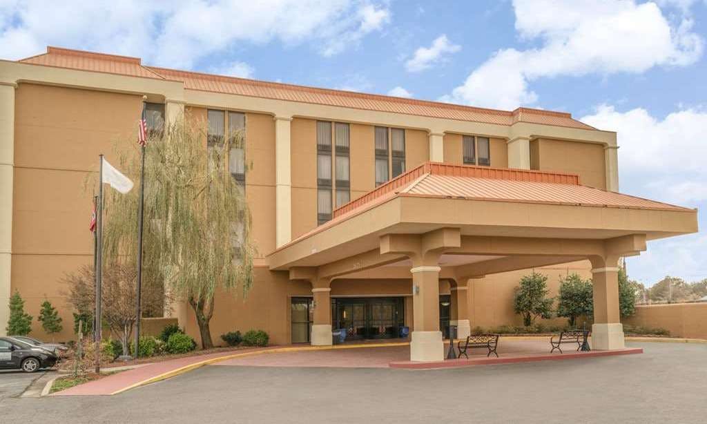 La Quinta Inn & Suites by Wyndham Memphis Airport Graceland