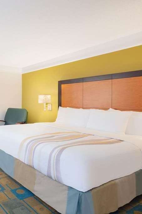 Hotel La Quinta Inn & Suites by Wyndham Ocala photo 1