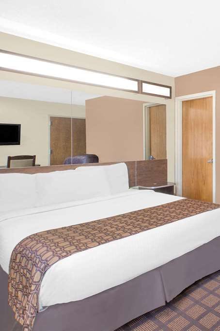 Hotel Microtel Inn & Suites by Wyndham Franklin photo 1