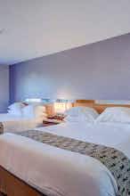 Hotel Microtel Inn & Suites by Wyndham Zephyrhills photo 3