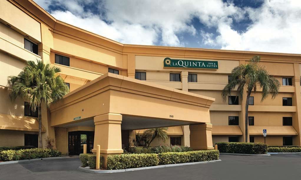 La Quinta Inn & Suites by Wyndham Miami Airport East